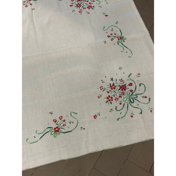 Vintage Cross Stitch Red Green Floral Unfinished Table Cloth - Picture 6 of 7